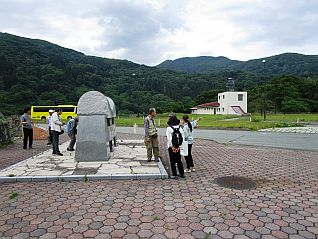 案内広場周辺での説明