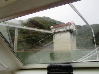 【湖面巡視】船上から取水塔