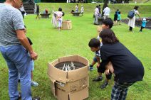 つかみどりした鮎をその場で塩焼きに （寒河江ダムスポーツ広場のバーベキュー広場）