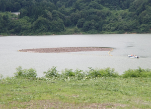 ④ボートによる流木集積状況