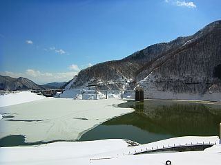 流氷の様に洪水吐に移動していました