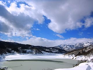 網場（あば）の方はしっかり凍っています