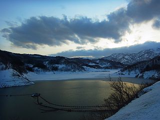 平成28年2月22日（月）寒河江ダム湖 湖面【ダム堤体 網場（あば）付近】