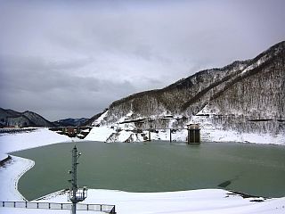 平成28年2月29日（月）寒河江ダム湖 湖面【ダム堤体 網場（あば）付近】