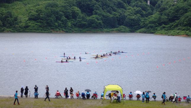 西川中・河北中生徒らによる漕ぎ始め