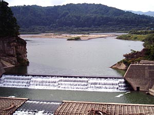 白川ダムの上流にある貯砂ダム