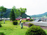 ダム公園内除草