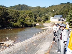 「白川湖岸公園と親水護岸」“パークゴルフ場は大盛況”