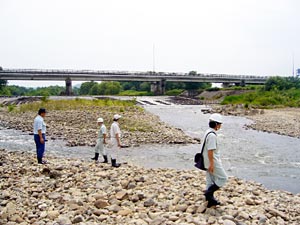 飯豊橋下流河川公園(河川敷で)