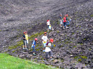 監査廊見学後にちょっとダム登山(小松小)