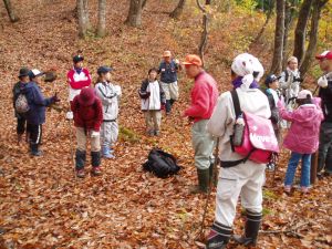 登山前に即席の杖作り