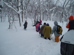 深い雪に足をとられ、カールさんも思わず絶句