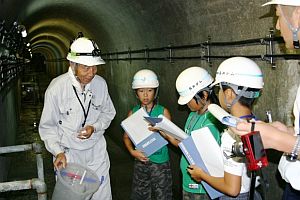 監査廊内の漏水量を観測