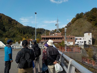 ダム見学の様子