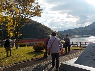 白川湖見学の様子①