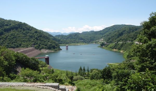 平成24年7月19日の湖面の様子(栗梨沢から湖面を望む)