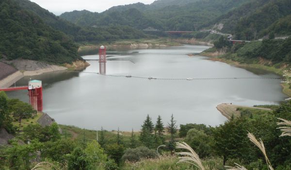 平成24年10月2日の湖面の様子 (栗梨沢から湖面を望む)