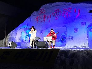 ♪雪上ステージでのミニライブ( ^o^)ノ♪