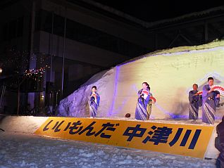 ♪雪上ステージでの地区ごとの出し物♪