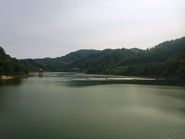 ダム湖面の様子（ダム天端より）平成29年5月29日撮影