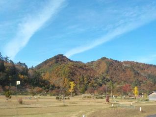 白川ダム上流にある<白川ダム湖岸公園>で撮影