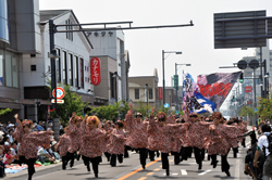 路上イベントの開催（写真：よさこい津軽）