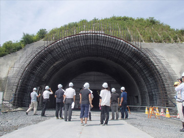 志津川トンネル（東工区）の入り口付近