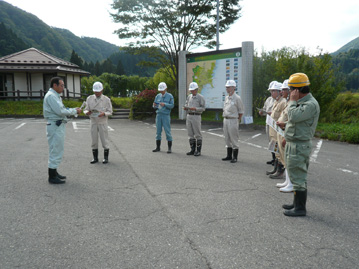 花渕山バイパス起点側にて事業説明