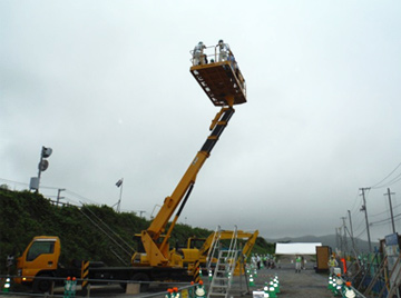 高所作業車の試乗体験を行いました。