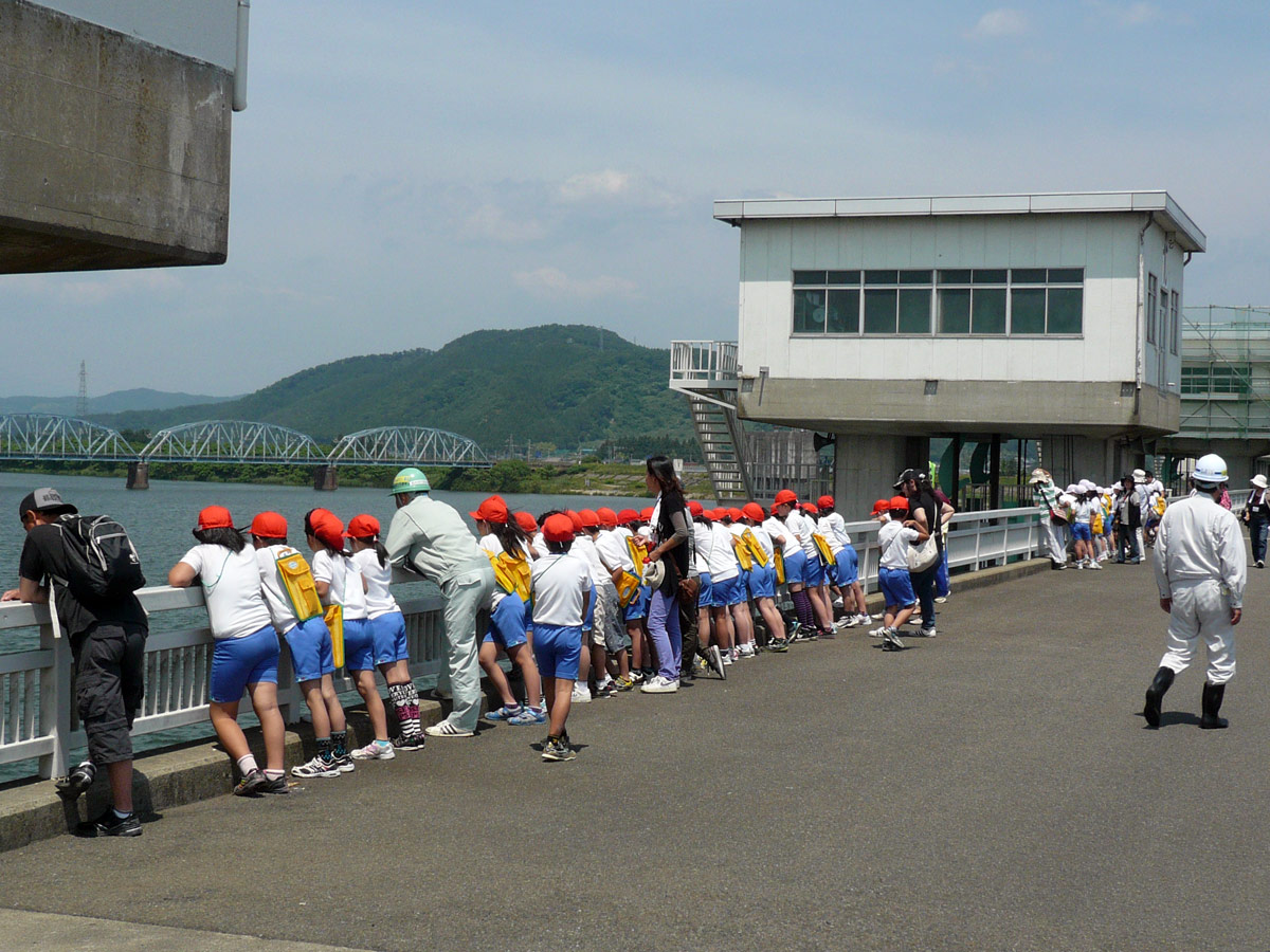 施設体験中の生徒達