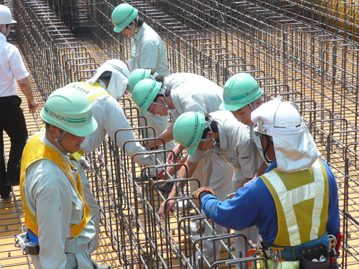 インターンシップ（８月）４日目の受講風景仙塩道路（多賀城市八幡地区）ＰＣ上部工工事