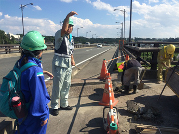 １日目　道路パト体験（国道４号三本木大橋付近）