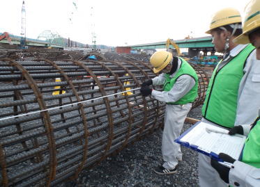 基礎杭の鉄筋組立検査体験（天王橋下部工工事）