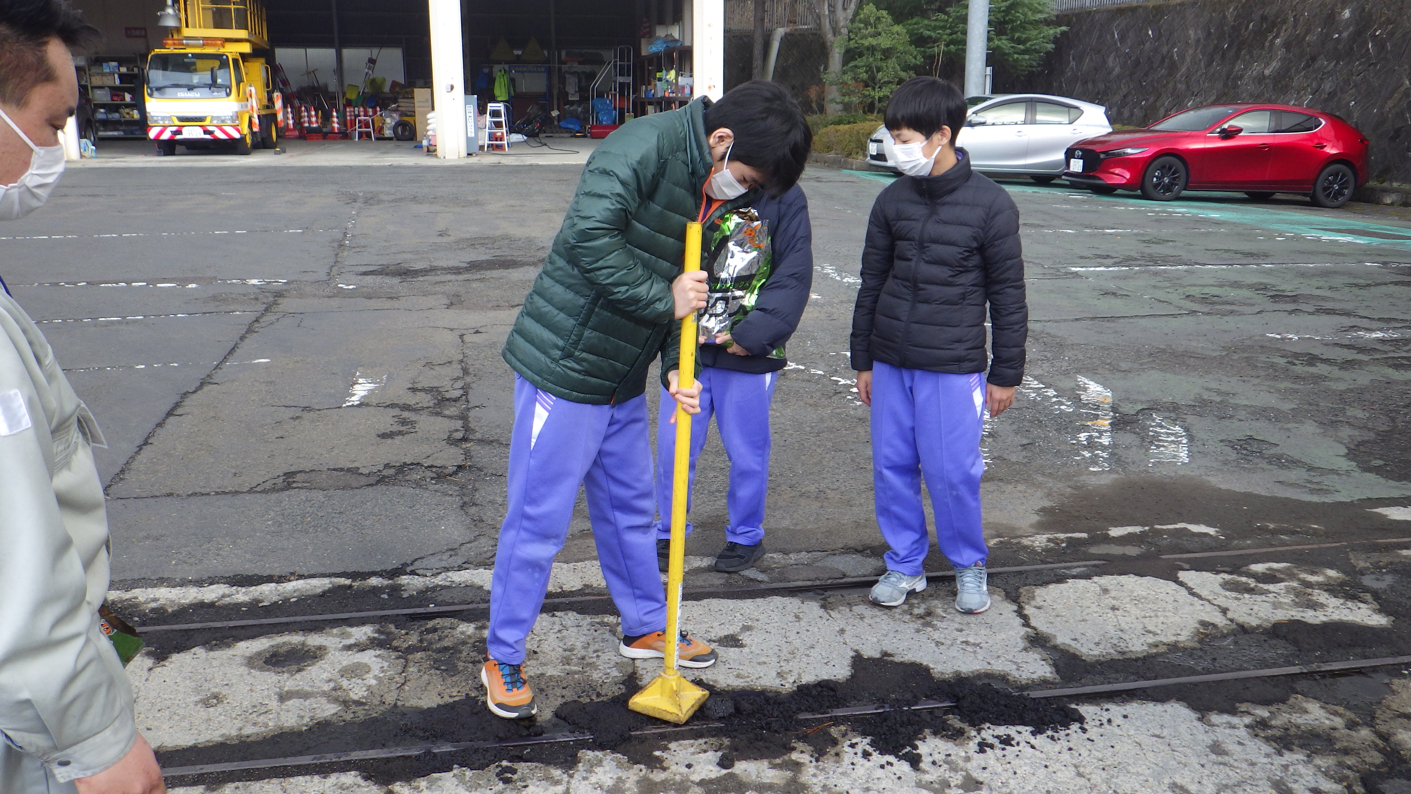 路面補修作業を体験