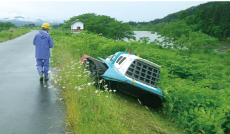 写真＜堤防除草＞